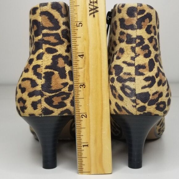 Clarks Collection Linvale Sea Booties Leopard Print Womens Brown 6M Leather - Picture 5 of 11